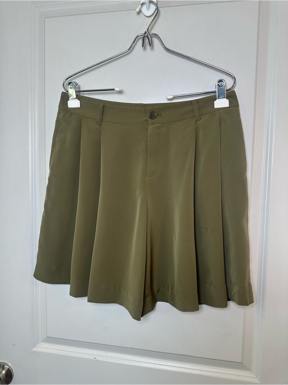 Lauren Ralph Lauren Green Satin Pleated Relaxed Trouser Bermuda Shorts, Size 6